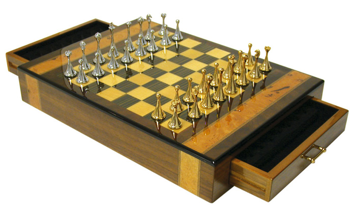 Deluxe  Walnut  High Gloss Chess Set With Gold & Silver Chessmen