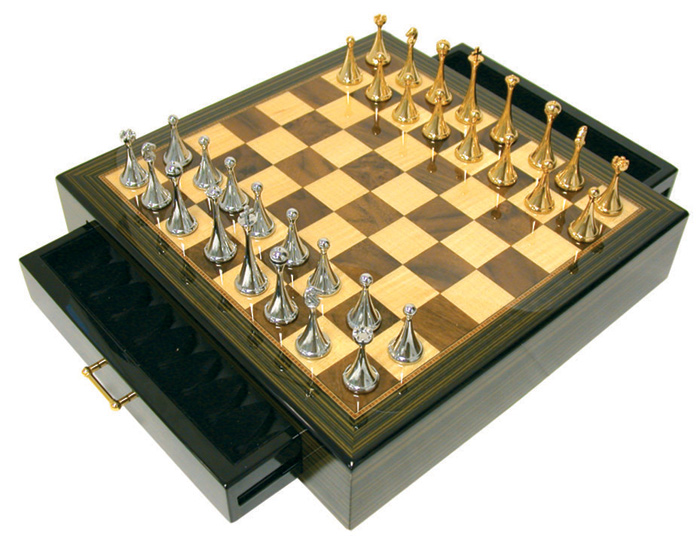 Ebony Gloss Chess Set With Gold & Silver Plated Chessmen.