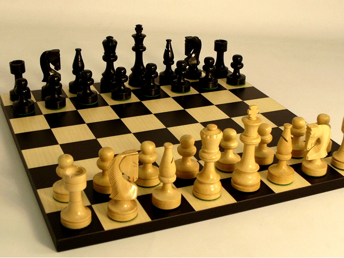 Russian Staunton Black & Natural Boxwood Chess Set. 