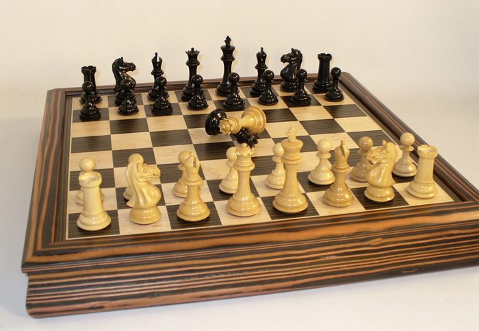 Potish Ebony & Boxwood Chessmen with Ebony & Maple Chest Chessboard.