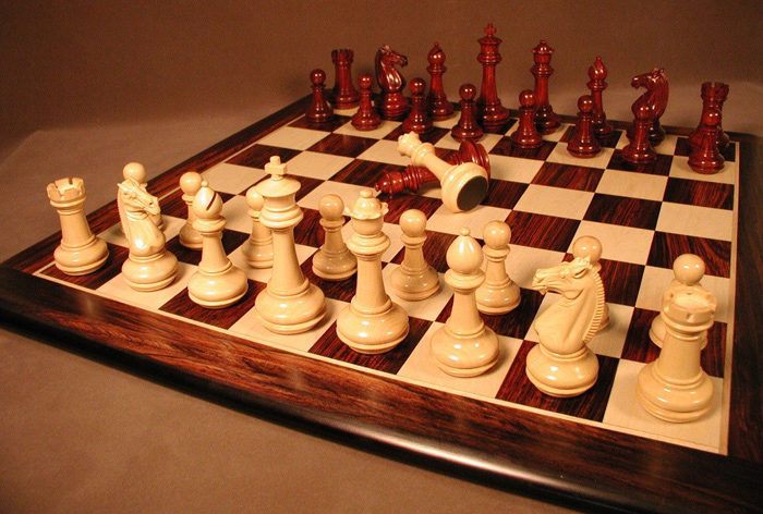 Meghdot Staunton Bud Rosewood Chess Set with Leather Pads