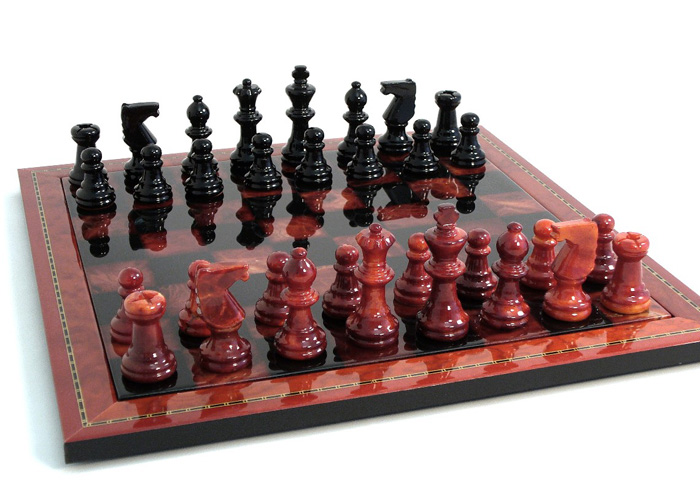 Alabaster Chess Set - Black & Red with Wood Frame