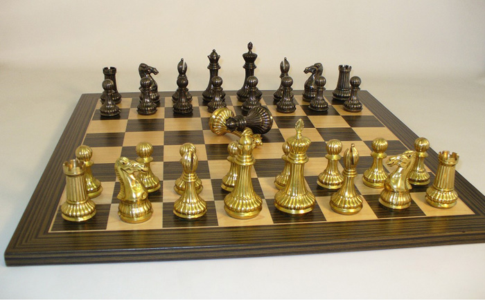 Gold and Metalic Ribbed Staunton Chessmen Set