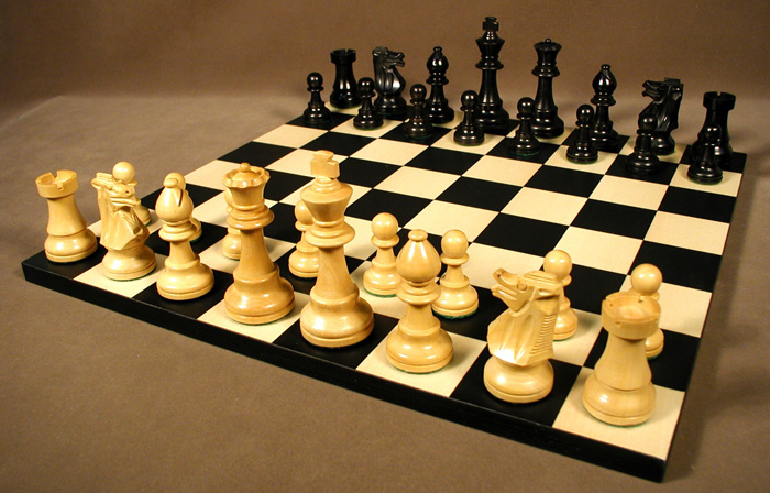 French Knight Chess Set with Maple Veneer Chessboard