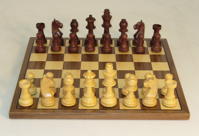  Walnut & Maple Chessboard With Walnut Stained Boxwood German Knight